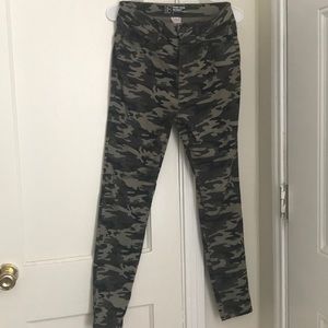 Camo skinny jeans